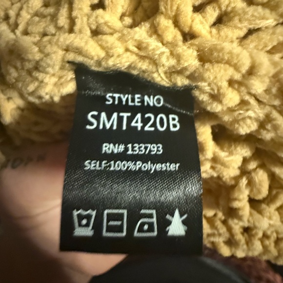 POL Camel Cropped Eyelet Cutout Turtle Neck Sweater - Picture 5 of 5